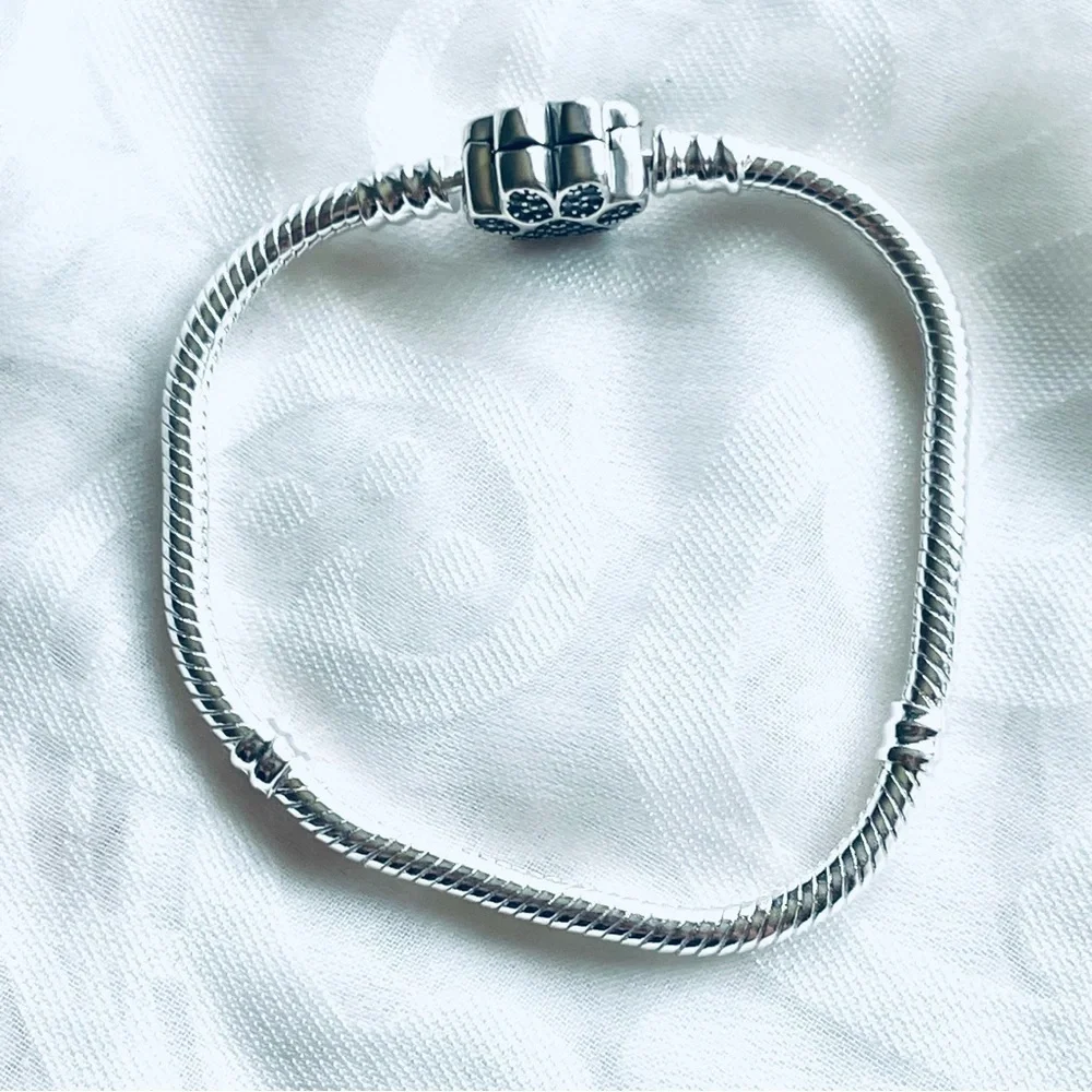 🐾 NWT Paw Bangle Bracelet